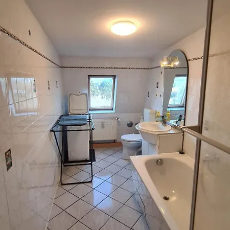 Seyfarthrooms - Monteurwohnung 7 - Voll Ausgestattet, 2 Schlafzimmer, Wlan Inklusive Appartamento Crimmitschau